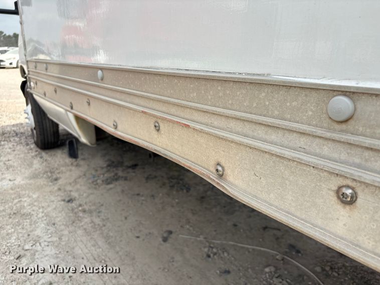 image for item YA1873 2005 Ford E350 box truck