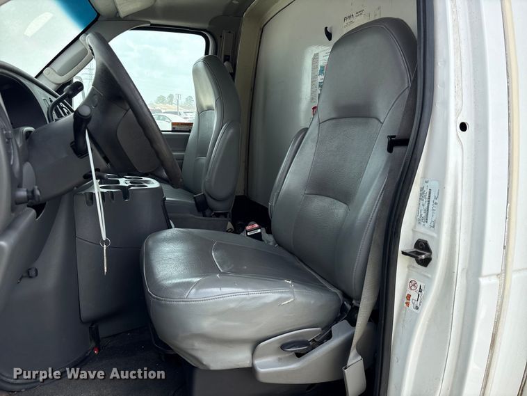 image for item YA1873 2005 Ford E350 box truck