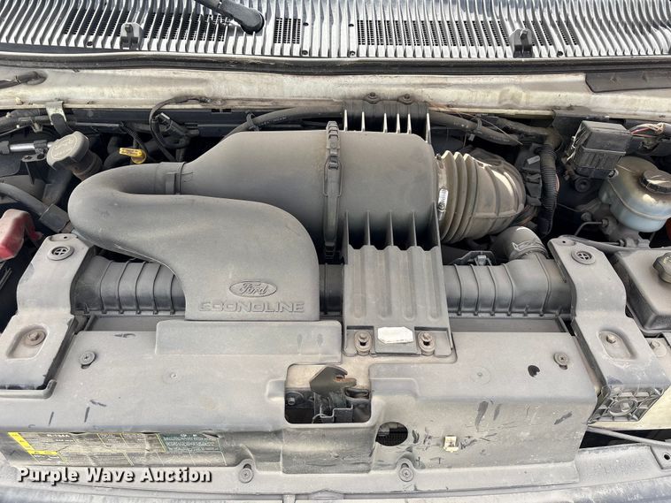 image for item YA1873 2005 Ford E350 box truck