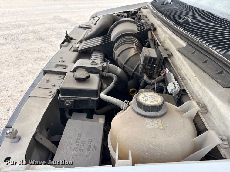 image for item YA1873 2005 Ford E350 box truck