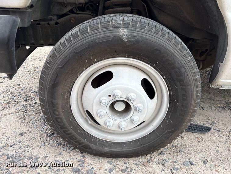 image for item YA1873 2005 Ford E350 box truck