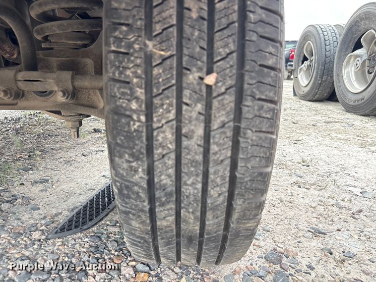 image for item YA1873 2005 Ford E350 box truck