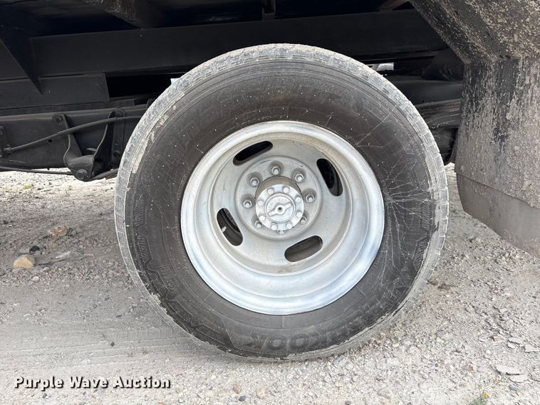 image for item YA1873 2005 Ford E350 box truck