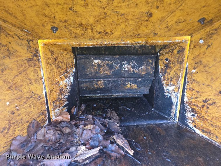 image for item YA2679 2015 Vermeer BC1000XL wood chipper