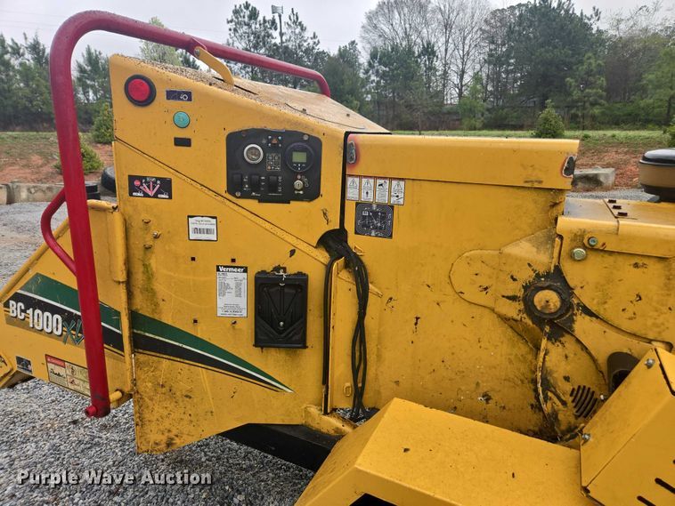 image for item YA2679 2015 Vermeer BC1000XL wood chipper