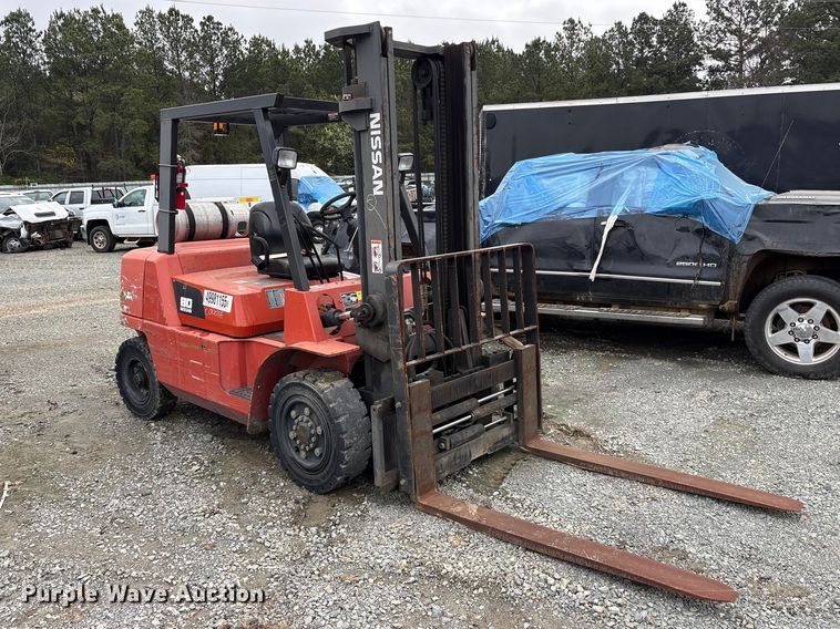 image for item YA2692 2004 Nissan F04B40V forklift