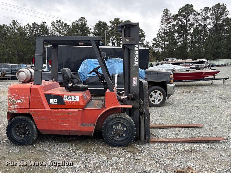 image for item YA2692 2004 Nissan F04B40V forklift