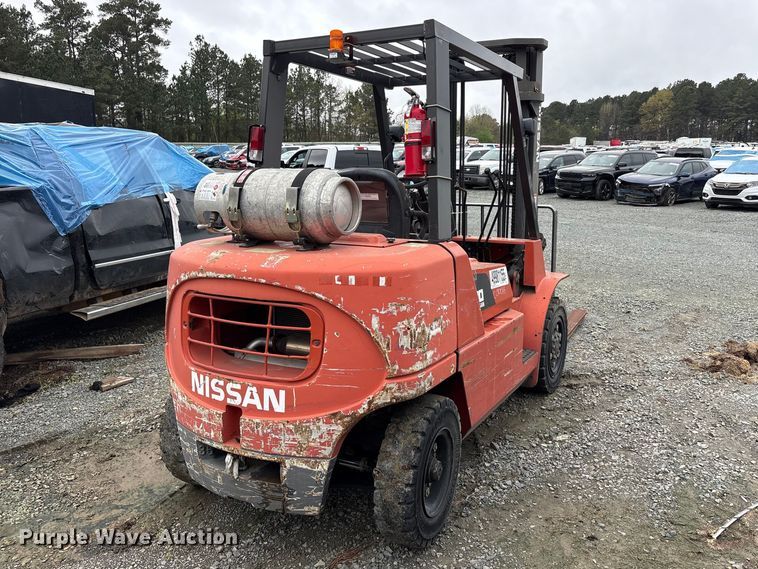 image for item YA2692 2004 Nissan F04B40V forklift