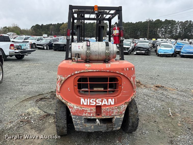 image for item YA2692 2004 Nissan F04B40V forklift