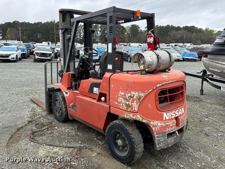 image for item YA2692 2004 Nissan F04B40V forklift
