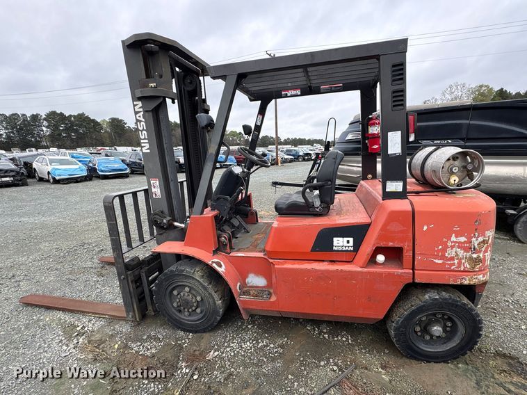 image for item YA2692 2004 Nissan F04B40V forklift