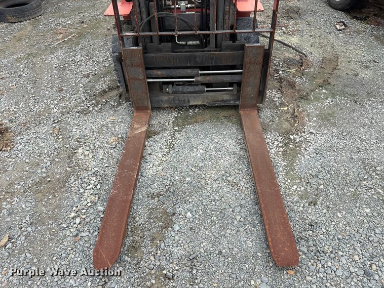 image for item YA2692 2004 Nissan F04B40V forklift