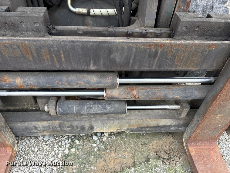 image for item YA2692 2004 Nissan F04B40V forklift