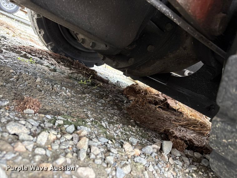 image for item YA2692 2004 Nissan F04B40V forklift