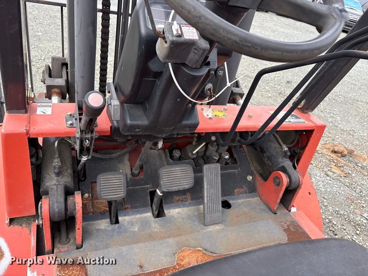 image for item YA2692 2004 Nissan F04B40V forklift
