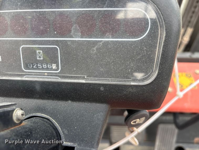 image for item YA2692 2004 Nissan F04B40V forklift