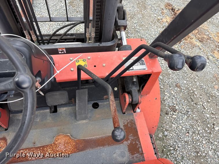 image for item YA2692 2004 Nissan F04B40V forklift