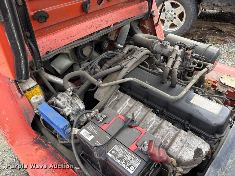 image for item YA2692 2004 Nissan F04B40V forklift