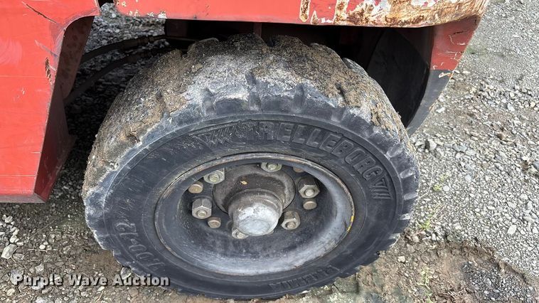 image for item YA2692 2004 Nissan F04B40V forklift