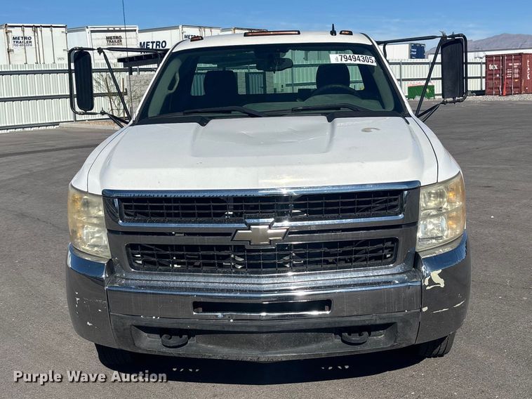 image for item YA2721 2007 Chevrolet Silverado 3500HD pickup truck cab and chassis
