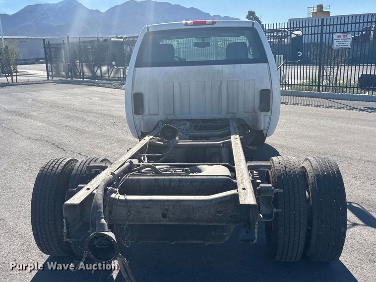 image for item YA2721 2007 Chevrolet Silverado 3500HD pickup truck cab and chassis