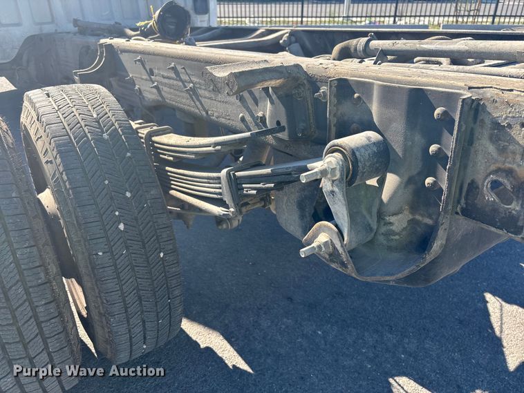 image for item YA2721 2007 Chevrolet Silverado 3500HD pickup truck cab and chassis