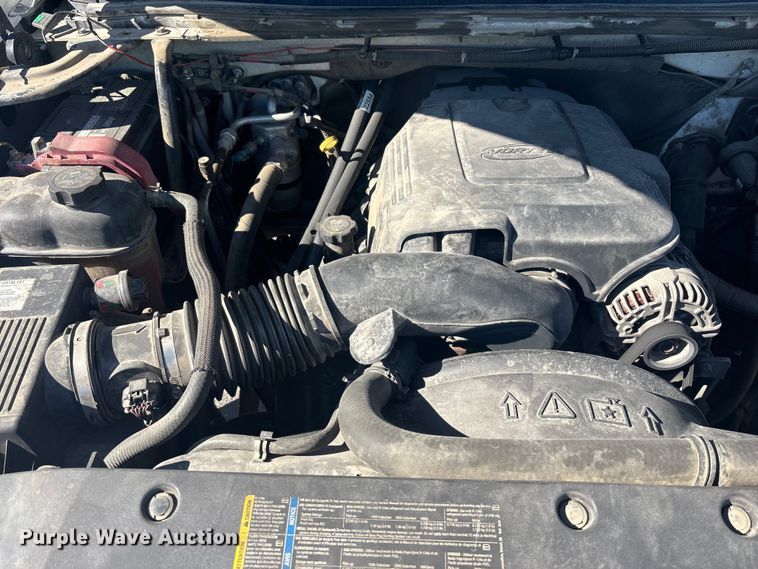 image for item YA2721 2007 Chevrolet Silverado 3500HD pickup truck cab and chassis