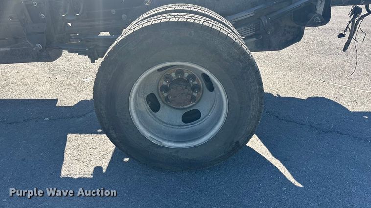 image for item YA2721 2007 Chevrolet Silverado 3500HD pickup truck cab and chassis