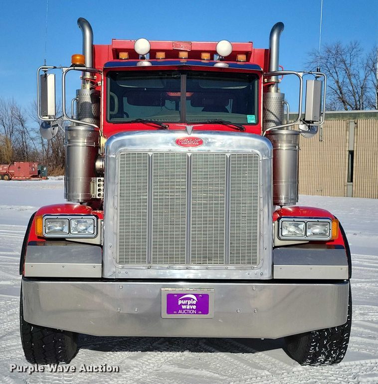 image for item EA2814 2007 Peterbilt 379 dump truck