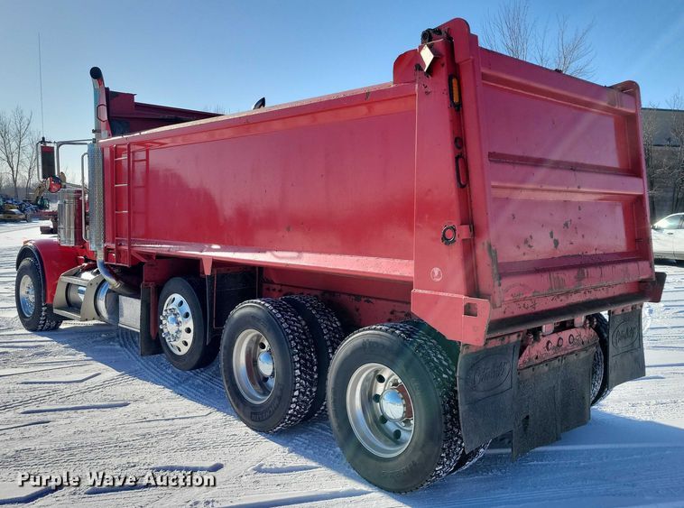 image for item EA2814 2007 Peterbilt 379 dump truck