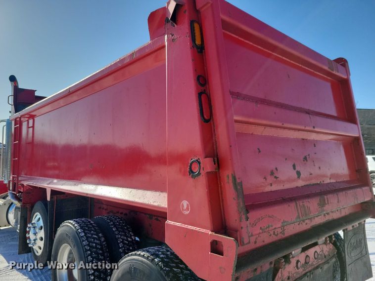image for item EA2814 2007 Peterbilt 379 dump truck