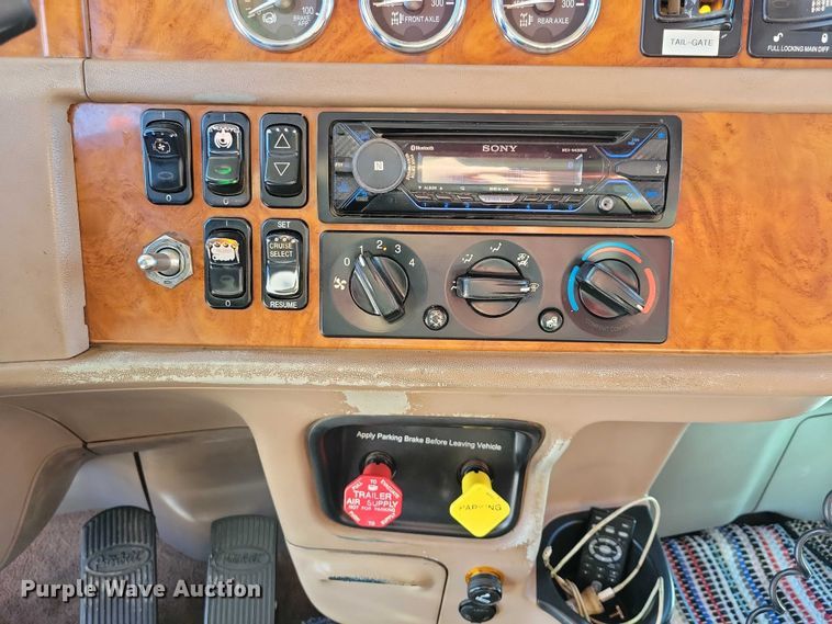 image for item EA2814 2007 Peterbilt 379 dump truck