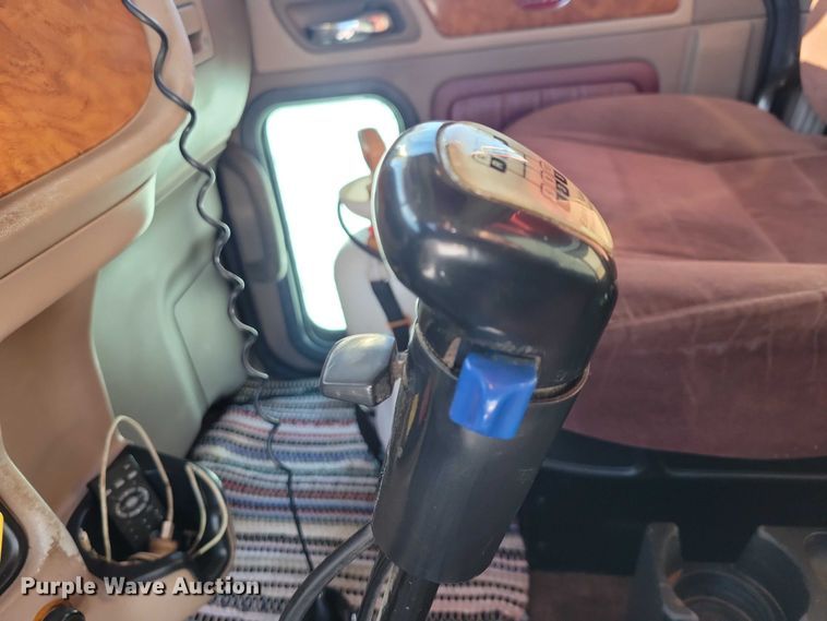 image for item EA2814 2007 Peterbilt 379 dump truck