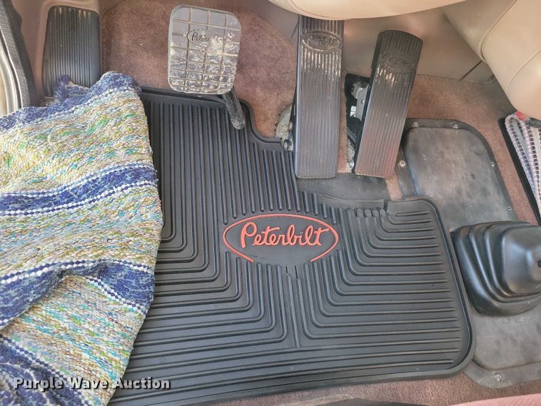 image for item EA2814 2007 Peterbilt 379 dump truck