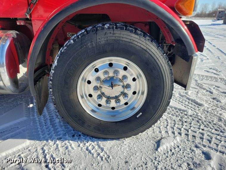 image for item EA2814 2007 Peterbilt 379 dump truck