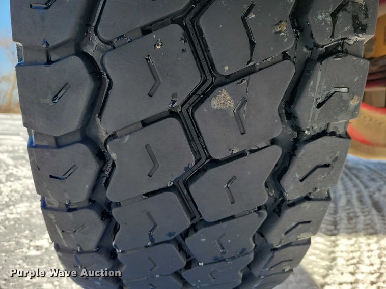 image for item EA2814 2007 Peterbilt 379 dump truck