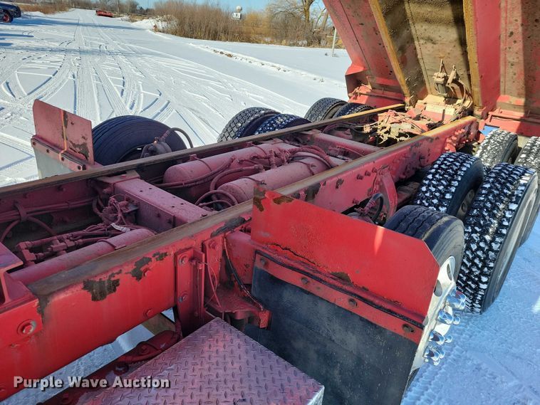 image for item EA2814 2007 Peterbilt 379 dump truck