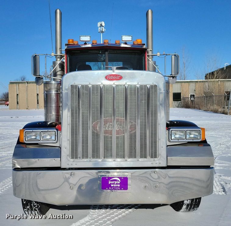 image for item EA2815 2005 Peterbilt 379 semi truck