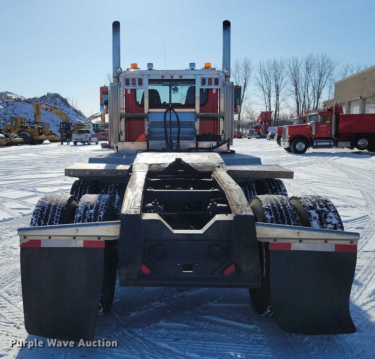 image for item EA2815 2005 Peterbilt 379 semi truck