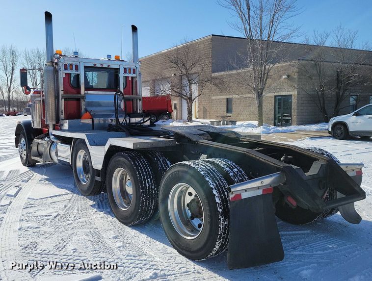 image for item EA2815 2005 Peterbilt 379 semi truck