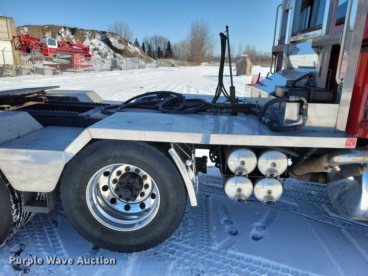 image for item EA2815 2005 Peterbilt 379 semi truck