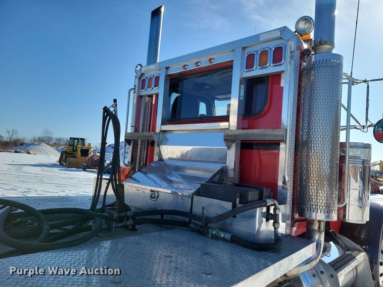 image for item EA2815 2005 Peterbilt 379 semi truck