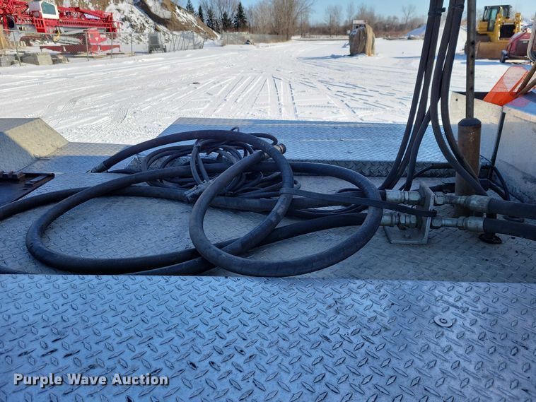 image for item EA2815 2005 Peterbilt 379 semi truck