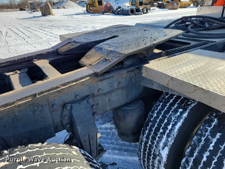 image for item EA2815 2005 Peterbilt 379 semi truck