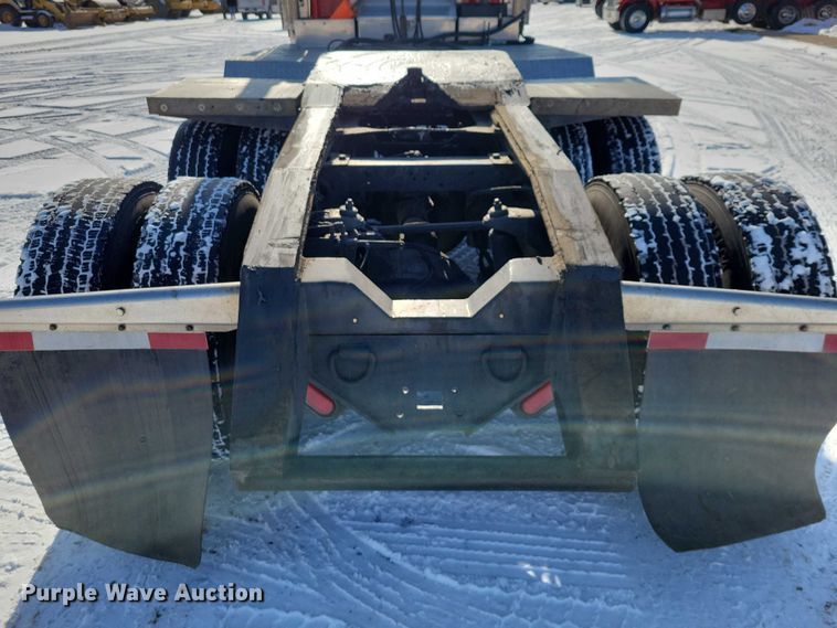 image for item EA2815 2005 Peterbilt 379 semi truck