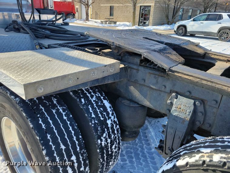 image for item EA2815 2005 Peterbilt 379 semi truck