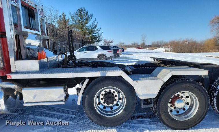 image for item EA2815 2005 Peterbilt 379 semi truck