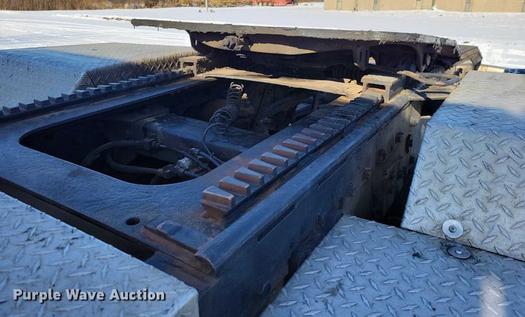 image for item EA2815 2005 Peterbilt 379 semi truck