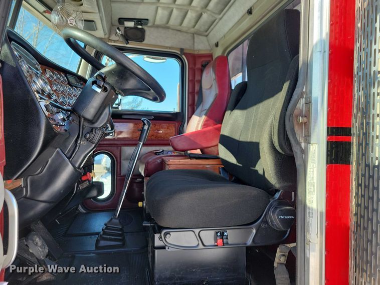 image for item EA2815 2005 Peterbilt 379 semi truck