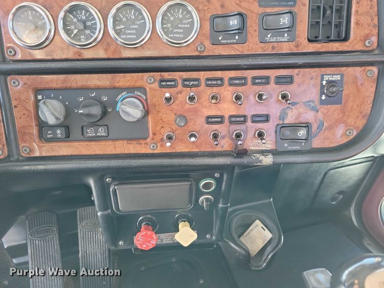 image for item EA2815 2005 Peterbilt 379 semi truck